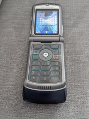 MOTOROLA RAZR V3 telefon vintage cu clapa fabricatie 2004 de colectie foto