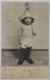 BAIETEL CU COIF DE HARTIE , IN STUDIO , FOTOGRAFIE COMICA , FORMAT CARTE POSTALA , CLASICA , DATATA 1902