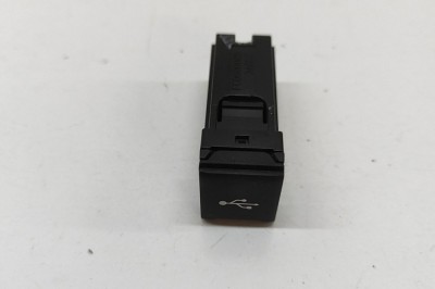 USB TOYOTA RAV 4 V A5, H5 2019 OEM: 86190-42030 | 31986168 foto