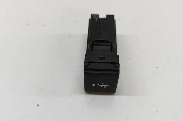 USB TOYOTA RAV 4 V A5, H5 2019 OEM: 86190-42030 | 31986168