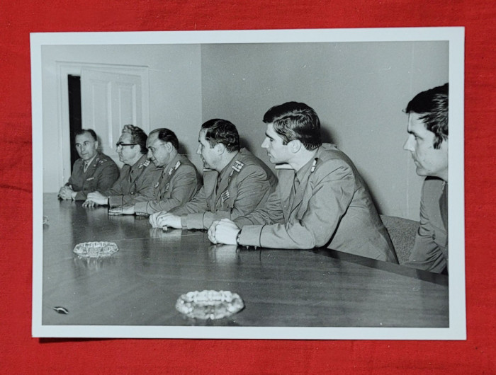 Delegatie ofiteri straini in Romania ofiteri romani Fotografie veche anii 1980