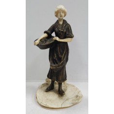 Femeie cu cos, Statuata din bronz si fildes, Franta, cca. 1900
