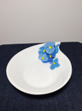 Bomboniera, recipient din portelan, decorata cu floricele albastre din clei