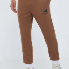 New Balance pantaloni de trening culoarea maro, cu imprimeu