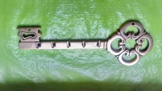 G159-Frumos cuier mic tip cheie bronz aurit in stare foarte buna. Robust, solid.