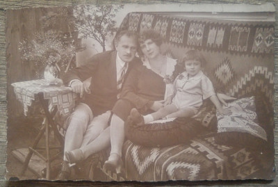 Fotografie de familie, interior burghez// tip CP, 1929 foto