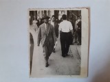 Fotografie cca 3/6 cm cu bărbat pe stradă