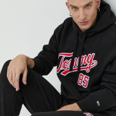 Tommy Jeans bluza barbati, culoarea negru, cu glugă, cu imprimeu