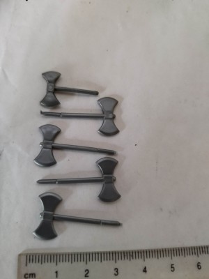 bnk jc Lot arme pentru figurine cavaleri - topor dublu - Timpo , Britains etc foto