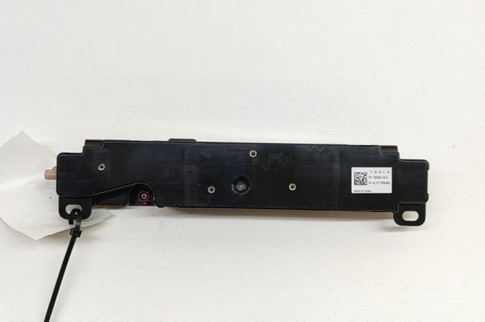 Antena TESLA MODEL 3 2021 OEM: 1585601-00-D 27183721