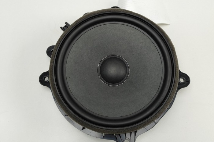 Difuzor ușă st&acirc;nga față TESLA MODEL Y 2022 OEM: 1079744-00-E | 30467546