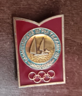 QW9 N7 16 - Insigna sport - JO Moscova 1980 - yahting foto