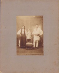 HST P2/28 Poza familie țărani rom&amp;acirc;ni &amp;icirc;n port popular interbelică Sebeș Alba foto