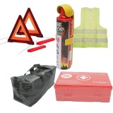 Cumpara ieftin Kit siguranta auto complet , geanta depozitare, extinctor spray 1000 ml, 2 triunghiuri reflectorizante, vesta reflectorizanta galbena si trusa sanitar