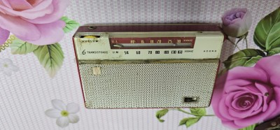 RADIO S631T ELECTRONICA , 6 TRANZISTOARE , NU FUNCTIONEAZA . foto