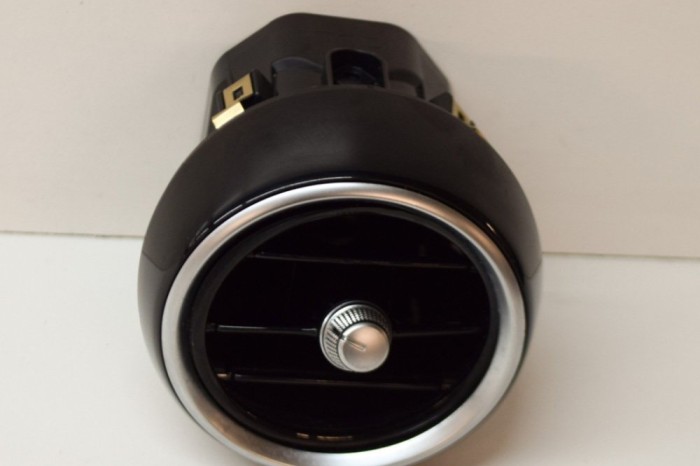 Gura de ventilație planșa de bord MERCEDES-BENZ C W205 2015 OEM: A2058300201 13503924