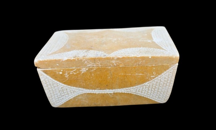 VECHE CASETA DIN STEATIT SAU &quot;PIATRA DE SAPUN&quot;, LUCRATA MANUAL