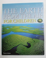 THE EARTH FROM THE AIR FOR CHILDREN by YANN ARTHUS - BERTRAND , 2002 foto