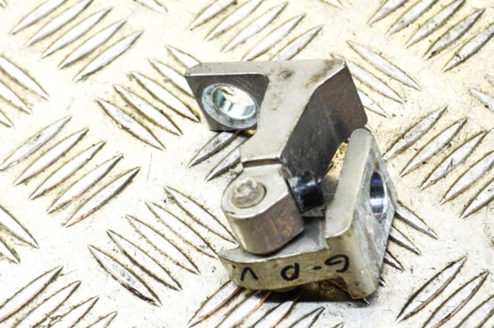 Balama ușă dreapta spate SKODA OCTAVIA III Combi 5E5 2014 OEM: 8K0831402E | 13828301