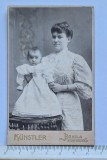 Cumpara ieftin Fotografie mamă și copil &ndash; Atelier Eugen K&uuml;nstler &ndash; Brăila cca. 1905