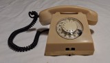 Telefon fix cu disc - Electromagnetica - model EM 72 - aparat vechi romanesc anii 1970, piesa de colectie - decor