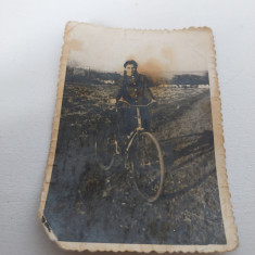 ** Fotografie veche Fata cu bicicleta, anii '60, format 8.5x6cm,