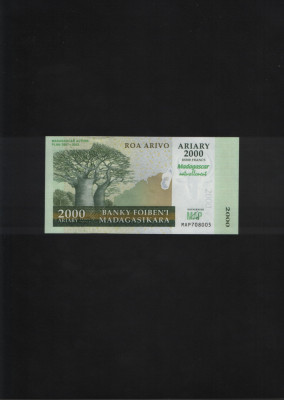 Madagascar 2000 ariary 10000 francs 2007 seria708005 aunc foto