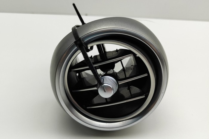 Gura de ventilație planșa de bord MERCEDES-BENZ C W205 2017 OEM: A2058304300 30395493