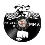 Ceas de perete din disc vinil, Tematică MMA / Arte Marțiale, Mesaj &ldquo;My Life is MMA&rdquo;, Design Sportivi &icirc;n Octogon, Negru