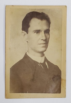 TANAR PREOT CATOLIC , PORTRET , FOTOGRAFIE TIP C.D.V ., SFARSITUL SECOLULUL XIX foto
