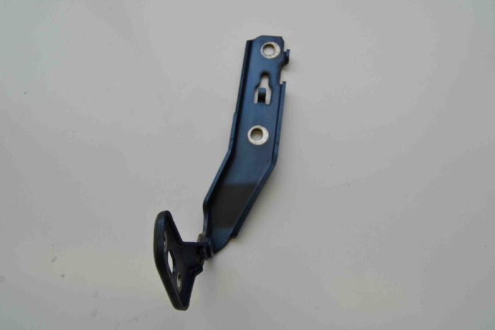 Balama capota dreapta față AUDI A6 4F2, C6 2007 OEM: 4F0823302 1513708