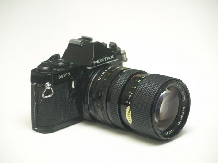 Pentax MV-1 cu obiectiv Access 35-70mm 1:2.5-3.5