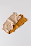 Set de 2 body-uri fara maneci din bumbac organic si modal - Mustar Somon BabyCosy (Marime: 0-3 Luni)