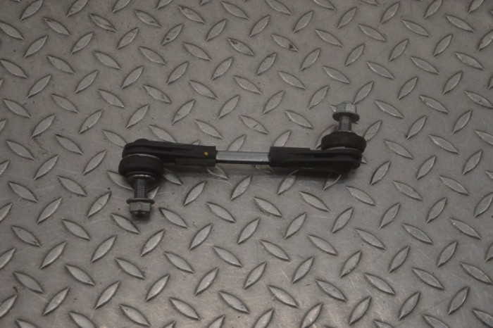 Bieleta stabilizatoare st&acirc;nga față BMW 8 Coupe G15, F92 2018 OEM: 6861485 23995326
