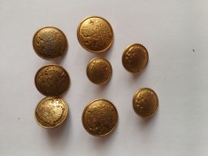 lot 8 nasturi uniforme militare Regatul Romaniei , 5 bucati mari , si 3 bucati mici ,acvila regala .