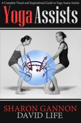 Yoga Assists: A Complete Visual and Inspirational Guide to Yoga Asana Assists foto