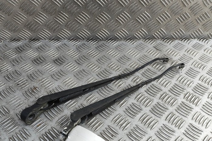 Braț ștergător față NISSAN PATROL GR V Wagon Y61 2003 OEM: 28882-VB000,28885-VB000 31219051