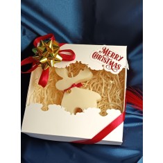 Cadou Craciun - Lumanare Parfumata Ren cu Fular si Clopotel, in Cutie Festiva Merry Christmas