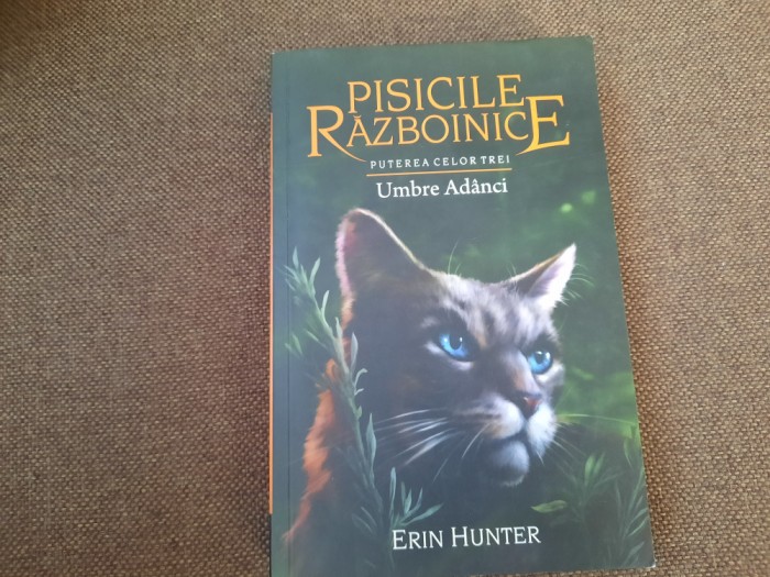 Pisicile razboinice Vol. 17: Puterea celor trei. Umbre adanci