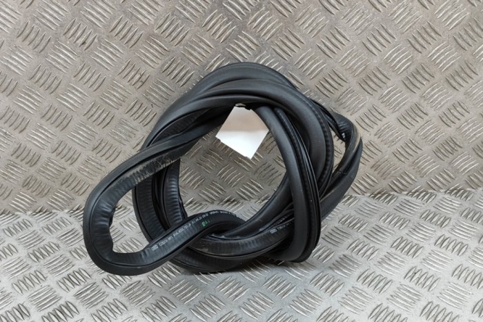 Garnitura ușă st&acirc;nga spate AUDI Q2 GA 2021 OEM: 81A833721A | 28293714