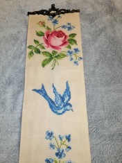 Decor tapiserie de usa de perete broderie veche bell pull Suedia realizat manual brodata trandafiri roz pasari albastre pe suport metalic