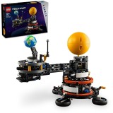 LEGO&reg; Technic - Planeta pamant si luna pe orbita 42179, 526 piese