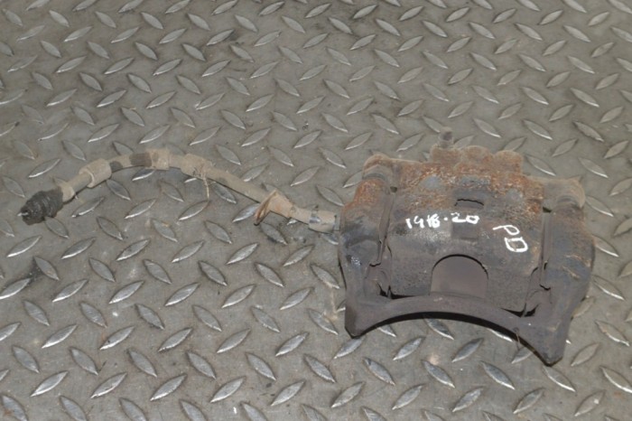 Etrier de fr&acirc;nă dreapta față FORD FIESTA VI 2015 14176183