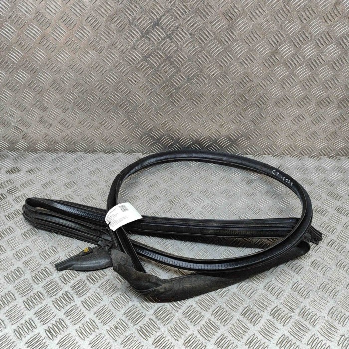 Garnitura ușă st&acirc;nga spate TESLA MODEL 3 2021 OEM: 1090511-00-L