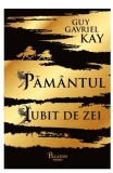 Cumpara ieftin Pamantul Iubit De Zei, Guy Gavriel Kay - Editura Art