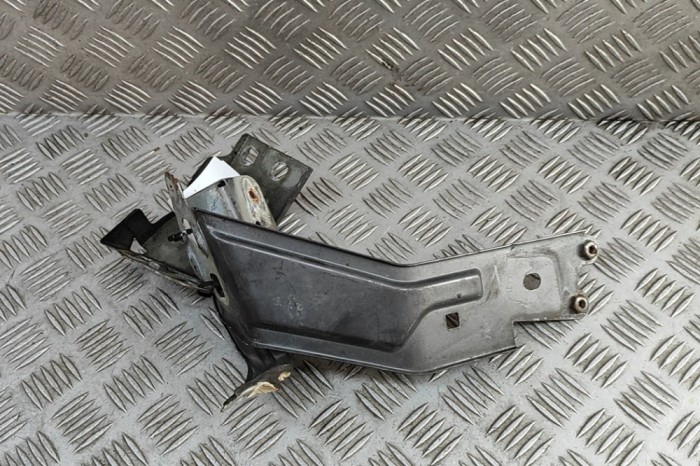 Suport aripa st&acirc;nga față MASERATI LEVANTE SUV M161 2016 OEM: 673005622,673005624 30751835