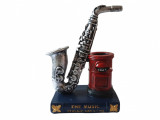 Cumpara ieftin Statueta, cu suport de pixuri, Saxofon, 19 cm, XZ602BL