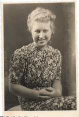 B80 Fotografie tanara femeie 1943 foto