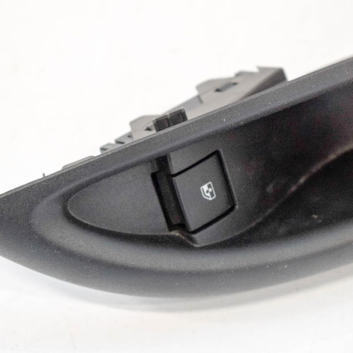 Buton geam ușă dreapta spate OPEL ASTRA K 2017 OEM: 13408452 3947851