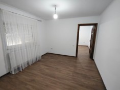 CASĂ MODERNIZATĂ INTEGRAL &ndash; ZONA ROTUNDA (CIMENT)